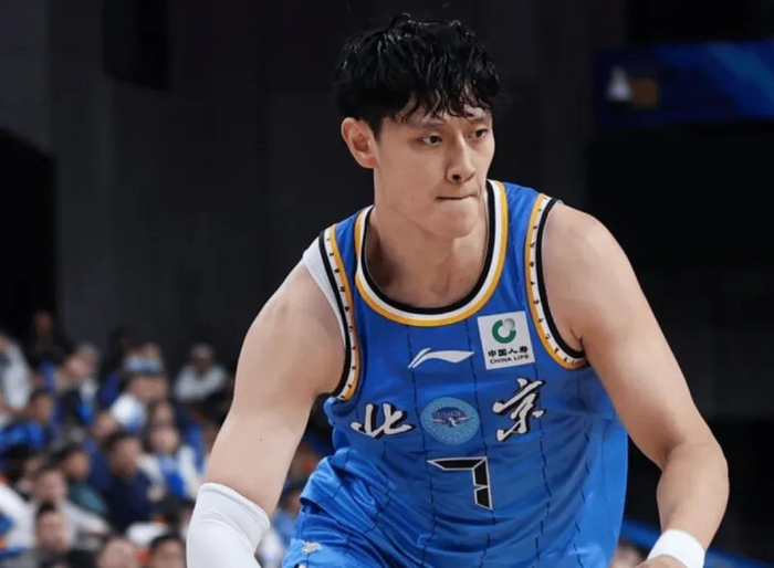 曾凡博醒不了了？无持球+三分罚球效率低下，末节仍在持续犯错！|江苏男篮|许利民|陈盈骏|篮板|比赛_新浪体育_新浪新闻